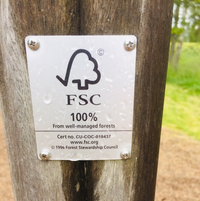 Koitelin kuntoiluvälineiden puuosissa on käytetty FSC-sertifioitua puuta (Forests for all forever). Tämä merkki varmistaa, että tuotteen taustalla ovat vastuullisesti hoidetut metsät. Hieno homma!